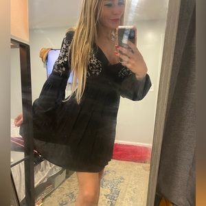 casual black dress, perfect to wear with some cowboy boots